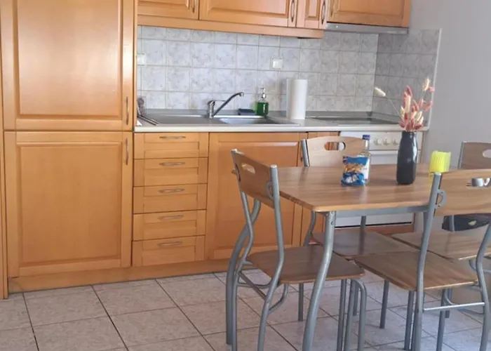 Danis * Néa Péramos